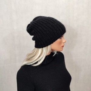 MOHEROWA CZARNA CZAPKA 