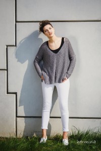 BLUZKA SZARA Z DEKOLTEM W V