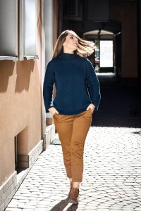 Ciepły, granatowy sweter